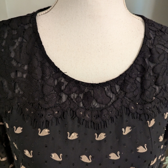 RSVP By Talbots Wmns Medium Black Sheer Blouse Swan Print Ruffle Sleeve FLAW 134 - Picture 2 of 7